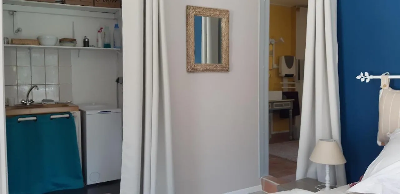 Au Mas Des Voyageurs Bed & Breakfast Lorgues