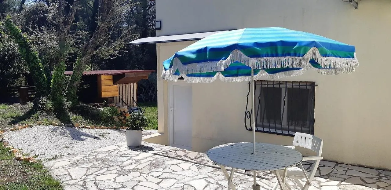 Au Mas Des Voyageurs Bed & Breakfast Lorgues